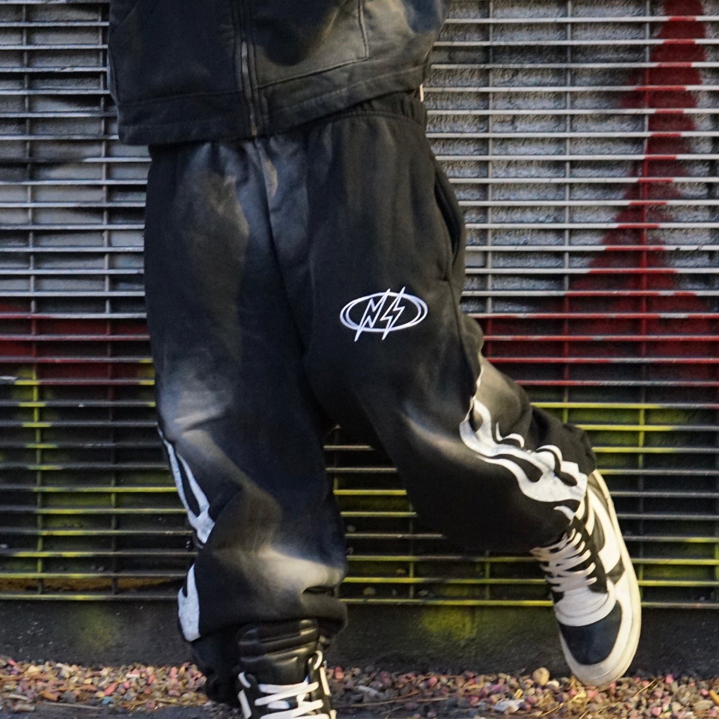 CONCRETE BLACK FLAME SWEATS