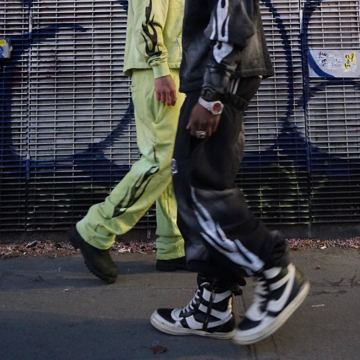 CONCRETE BLACK FLAME SWEATS